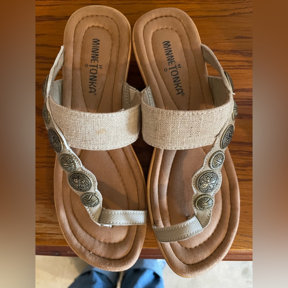 Minnetonka Kinsley Natural Sandals